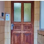 Sanierte Altbauwohnung Mit Arbeitszimmer & Parkplatz Am Rhein *