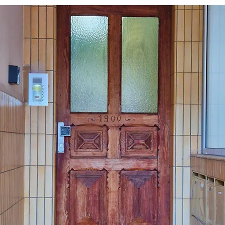 Sanierte Altbauwohnung Mit Arbeitszimmer & Parkplatz Am Rhein *