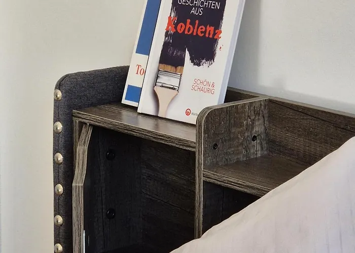 アパート Sanierte Altbauwohnung Mit Arbeitszimmer & Parkplatz Am Rhein *