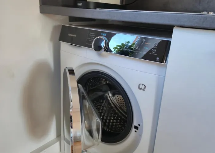 アパート Sanierte Altbauwohnung Mit Arbeitszimmer & Parkplatz Am Rhein *