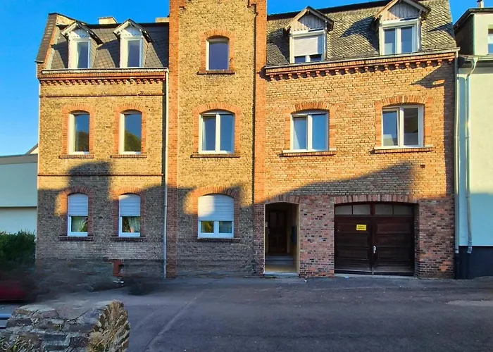 Sanierte Altbauwohnung Mit Arbeitszimmer & Parkplatz Am Rhein アパート コブレンツ